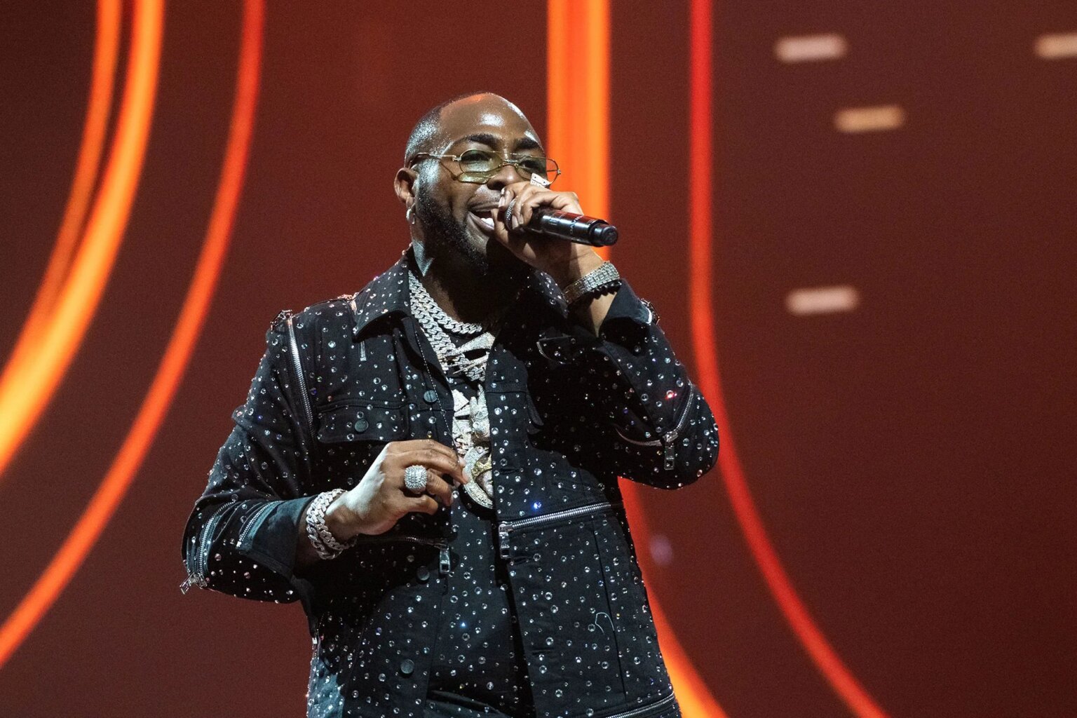 Numerous Nigerian, African artists scared to indicate their actual selves – Davido