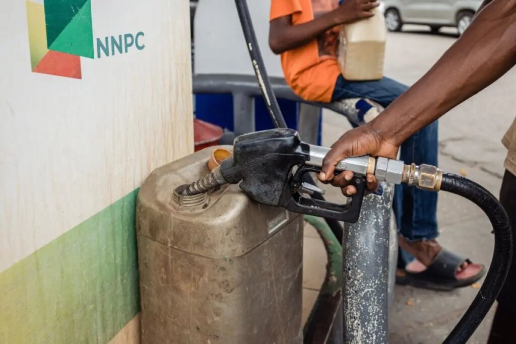 Nigerians dump NNPCL filling stations over petrol worth Nigerians dump NNPCL filling stations over petrol worth