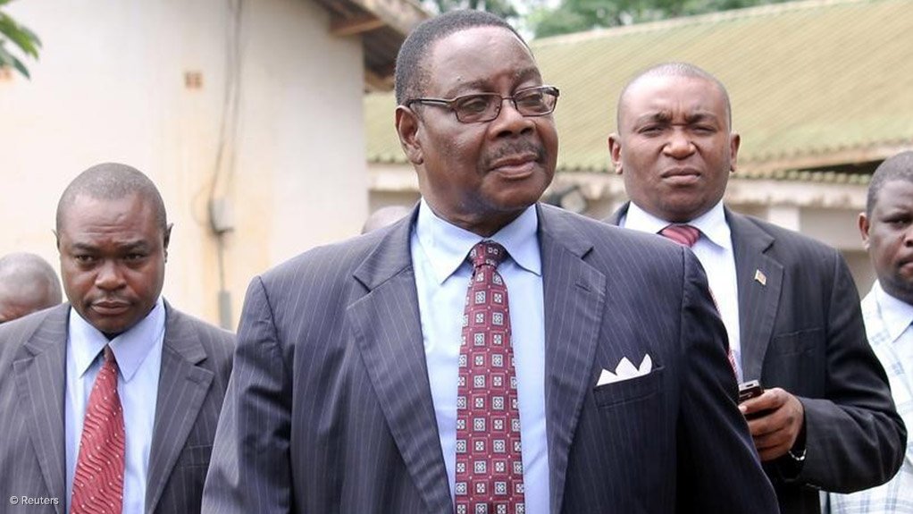 Malawi’s former president, Peter Mutharika, takes an early lead against incumbent, Lazarus Chakwera