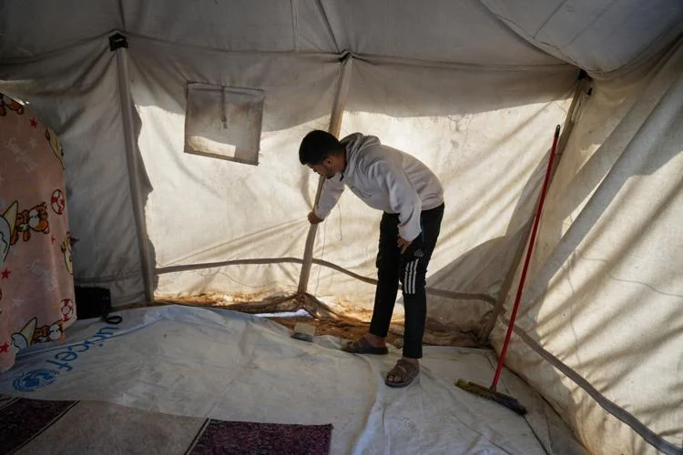 First strong winter rains soak Gaza’s makeshift shelters